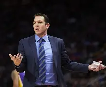 关于集结日洛杉矶湖人更衣室发声：CBA常规赛节点到来，更衣室稳定，球队文化再被提及的信息