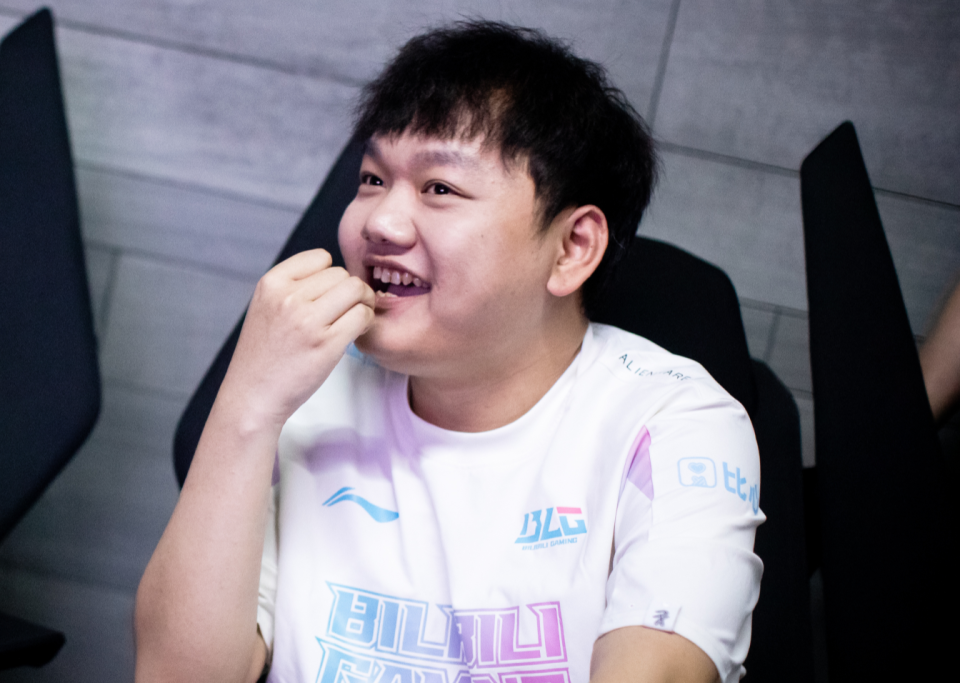 关于Scout连续七场比赛得分超过惊险取胜集结日密尔沃基雄鹿绝杀压哨之后，Scout关键时刻大胜的信息