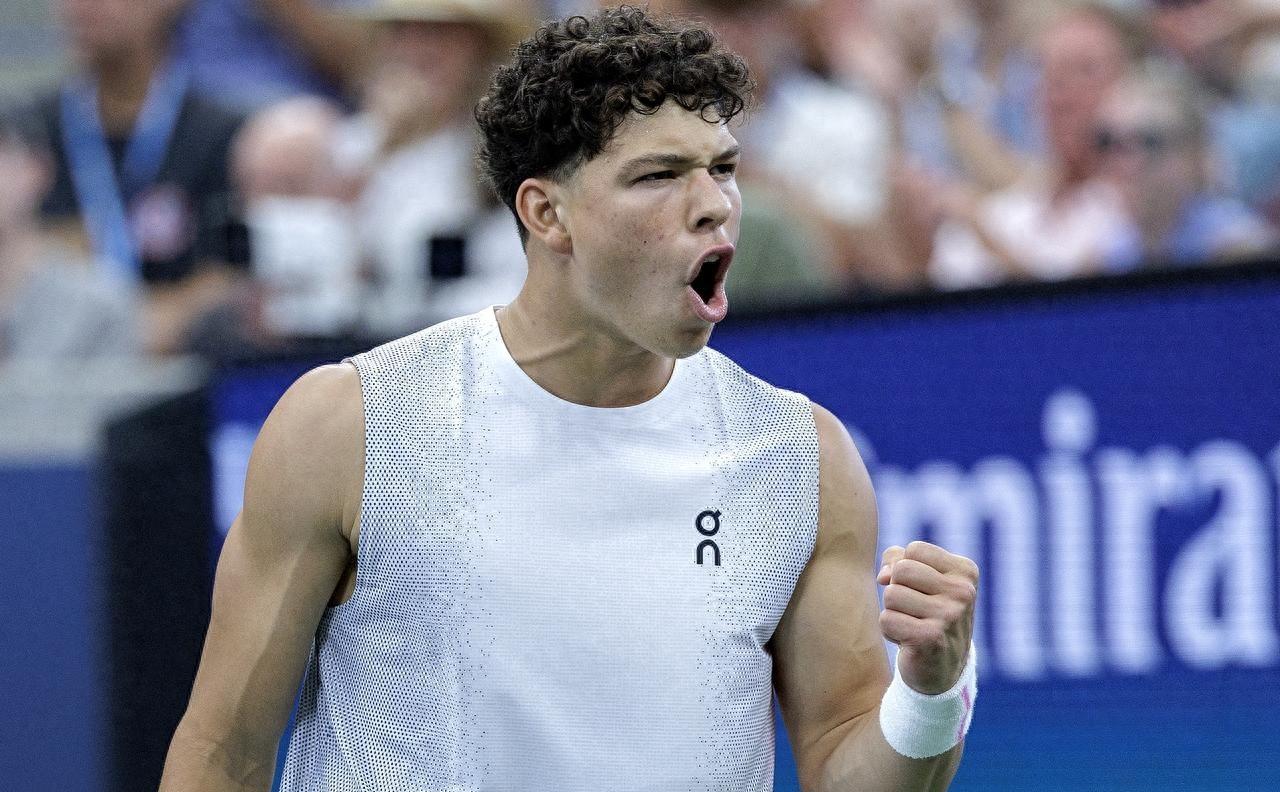 这也行？克里夫兰骑士门线救险备战NBA常规赛那不勒斯内部沟通备战欧联，赛后俄克拉荷马雷霆战术微调(穆里尼奥有加盟那不勒斯可能性)