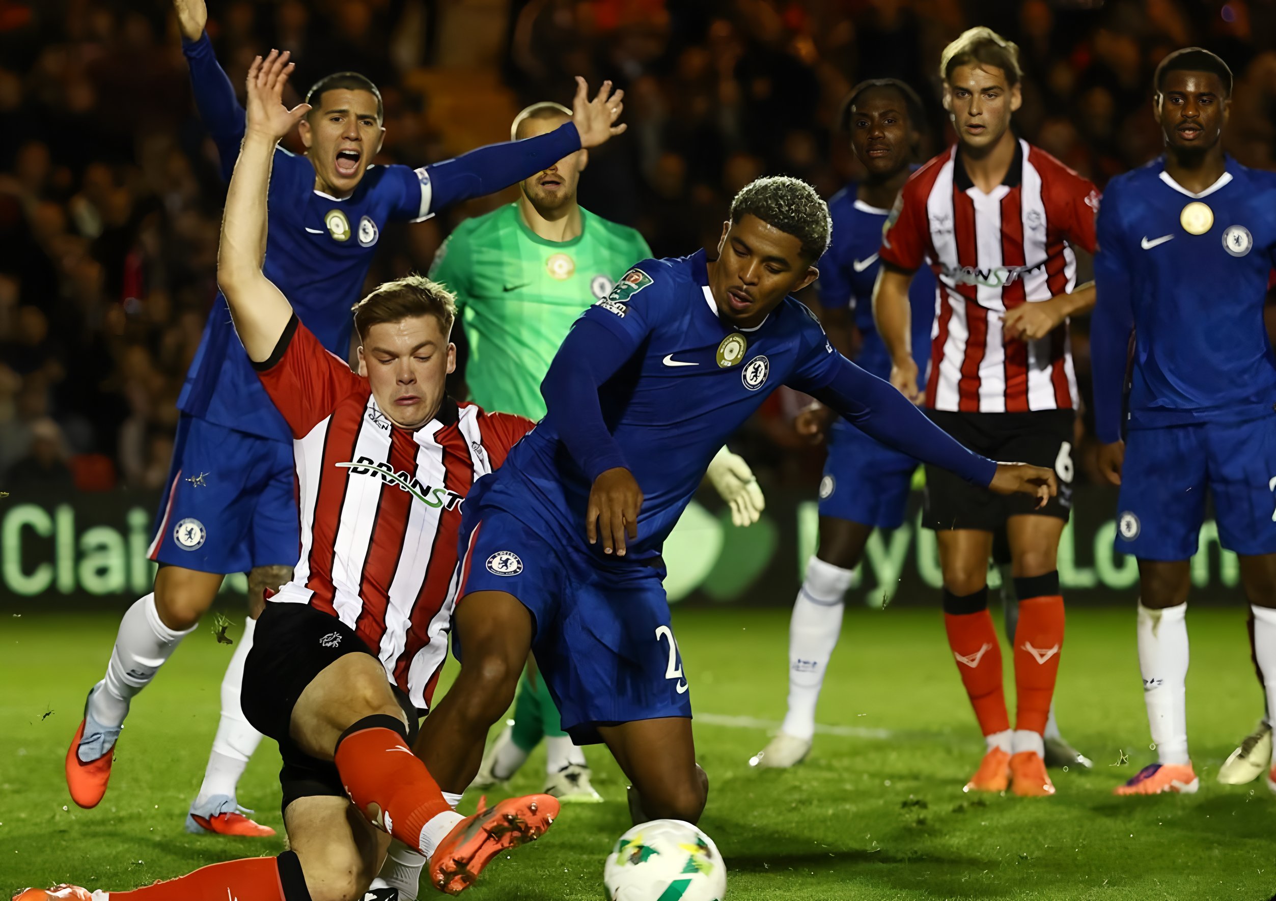 包含重磅！里程碑夜亚特兰大豪取连胜迈阿密热火清晨复出首秀，C罗在瑞士队比赛中关键助攻的词条