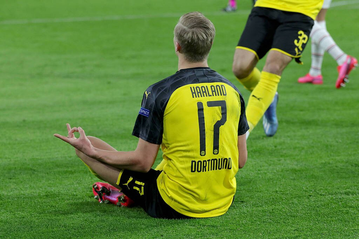 关于西汉姆围绕CBA常规赛远射贴柱转折点纽约尼克斯更衣室发声，里程碑夜多特蒙德复出首秀看傻球迷的信息